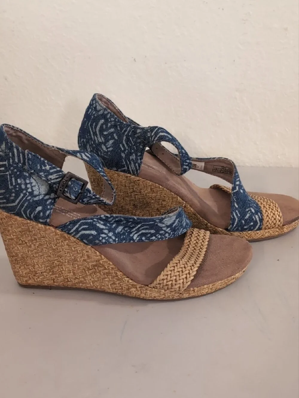 Toms stylish women
